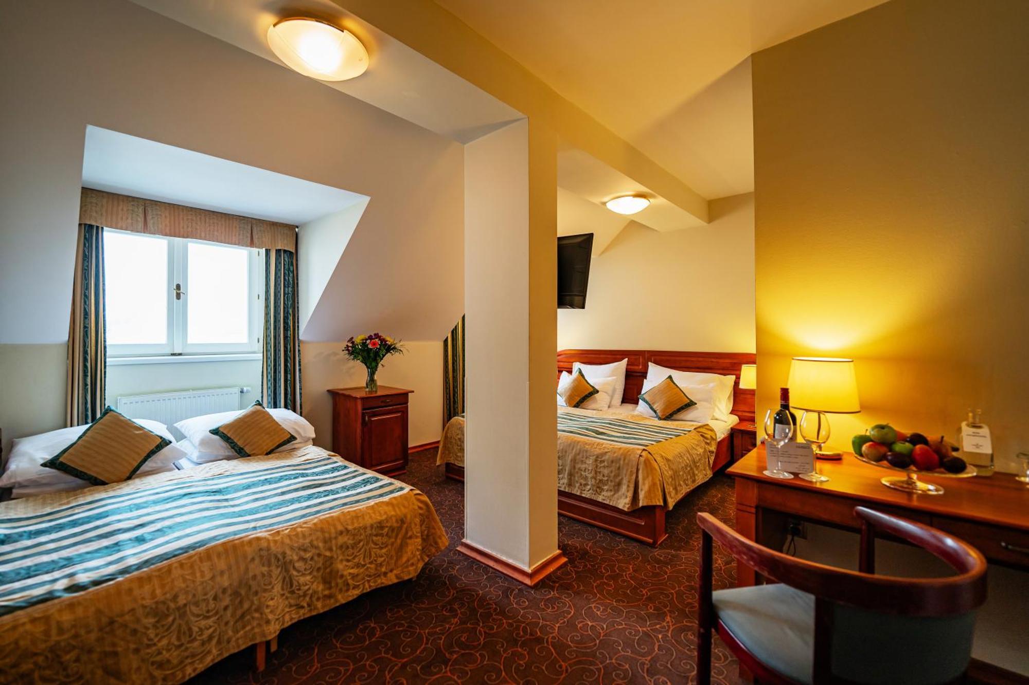Hotel U Divadla - Czech Leading Hotels Prag Eksteriør billede