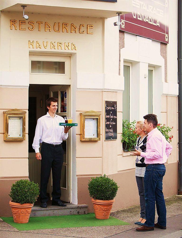 Hotel U Divadla - Czech Leading Hotels Prag Eksteriør billede