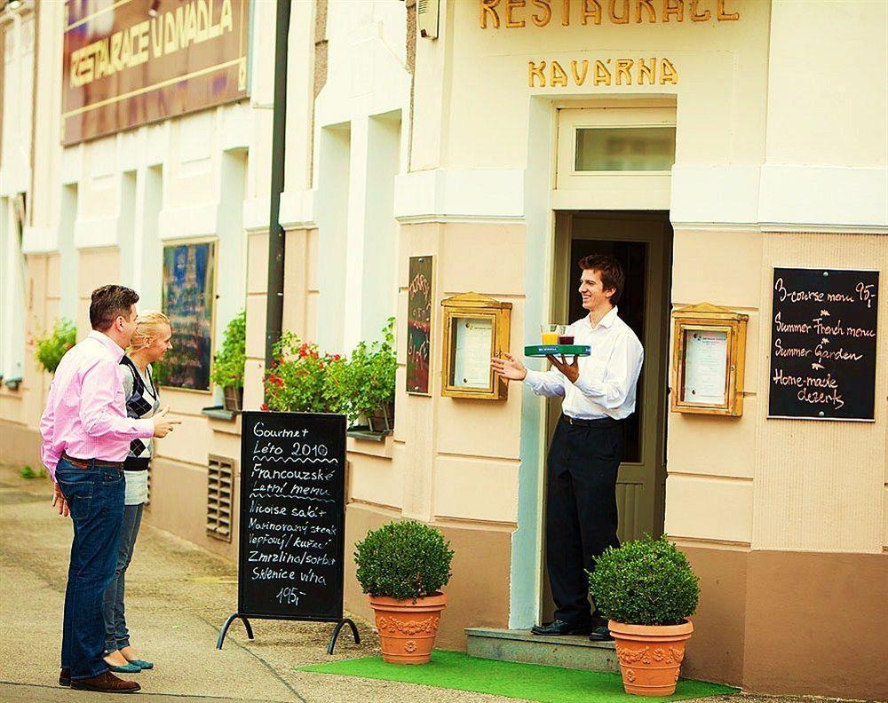 Hotel U Divadla - Czech Leading Hotels Prag Eksteriør billede