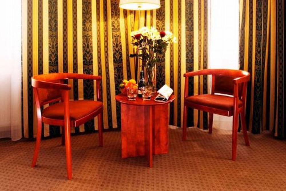 Hotel U Divadla - Czech Leading Hotels Prag Eksteriør billede