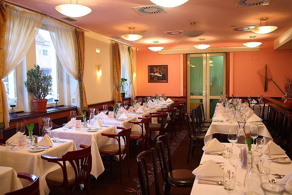 Hotel U Divadla - Czech Leading Hotels Prag Eksteriør billede
