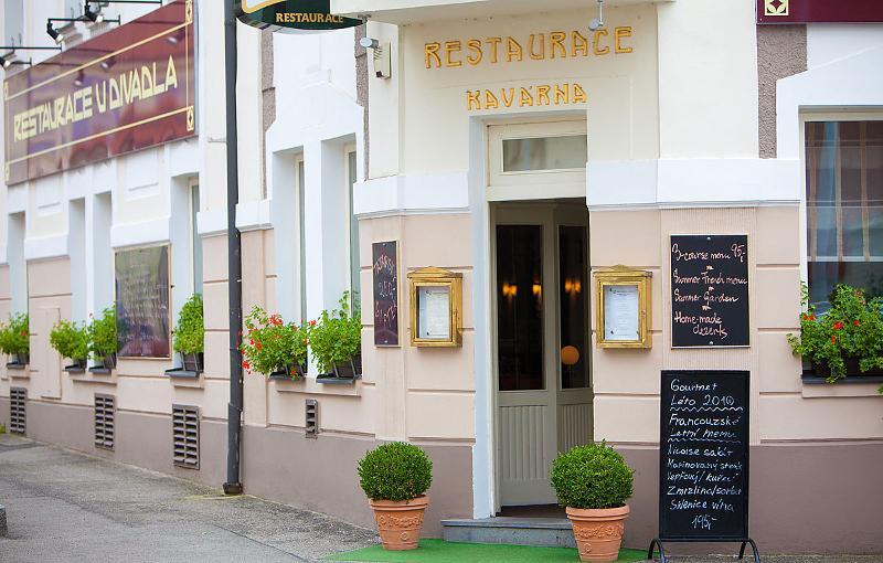 Hotel U Divadla - Czech Leading Hotels Prag Eksteriør billede